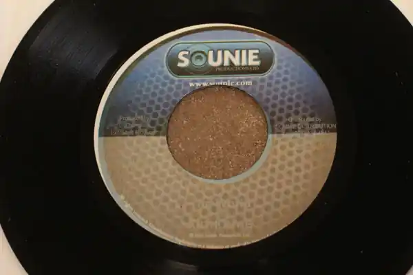 Don’t Miss Out ReggaeCollector.com - Anthony B - The World (Sounie Production JM)